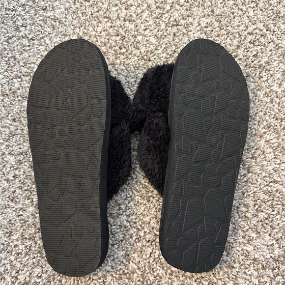Like New Women’s Black Volcom Slippers Size 8 - Picture 4 of 4